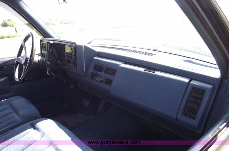 image for item 5583 1989 GMC C3500 Sierra SLE extended cab pickup truck