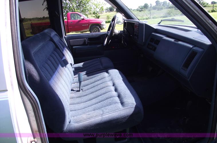 image for item 5583 1989 GMC C3500 Sierra SLE extended cab pickup truck