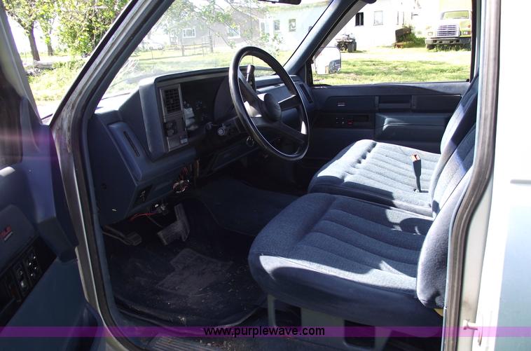 image for item 5583 1989 GMC C3500 Sierra SLE extended cab pickup truck