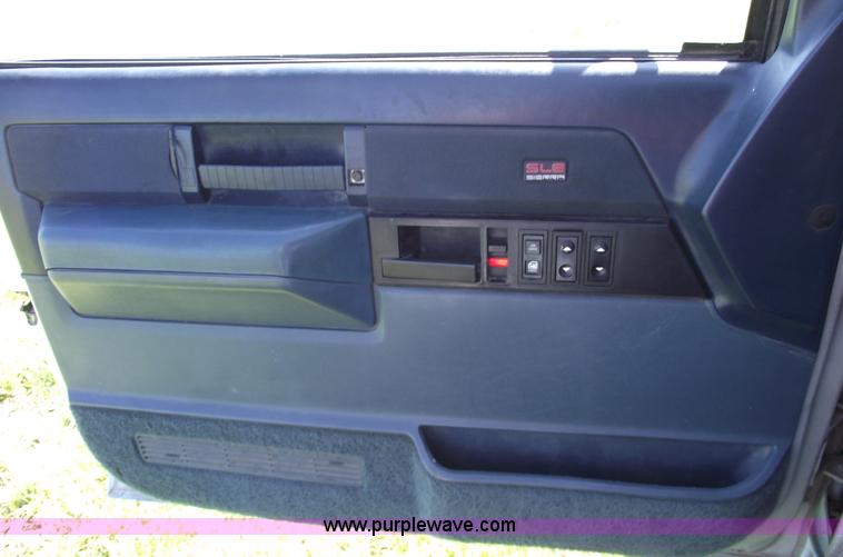 image for item 5583 1989 GMC C3500 Sierra SLE extended cab pickup truck