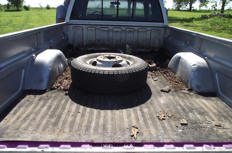 image for item 5583 1989 GMC C3500 Sierra SLE extended cab pickup truck