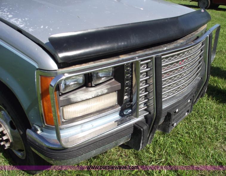 image for item 5583 1989 GMC C3500 Sierra SLE extended cab pickup truck