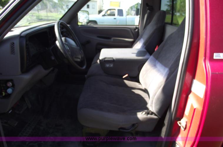 image for item 5584 1996 Dodge Ram 2500 pickup truck