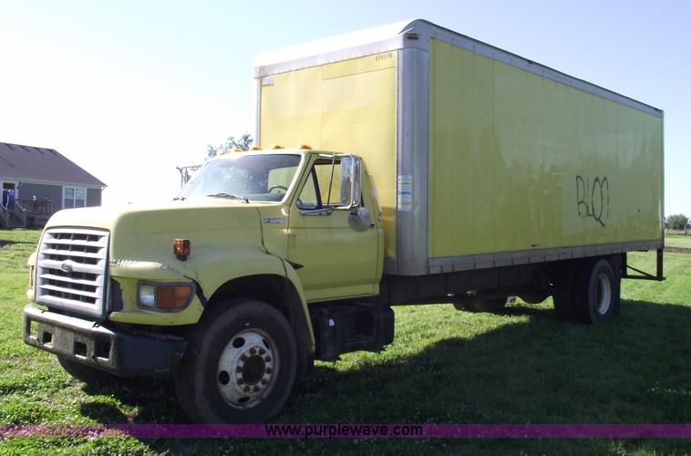 image for item 5587 1998 Ford F700 box truck