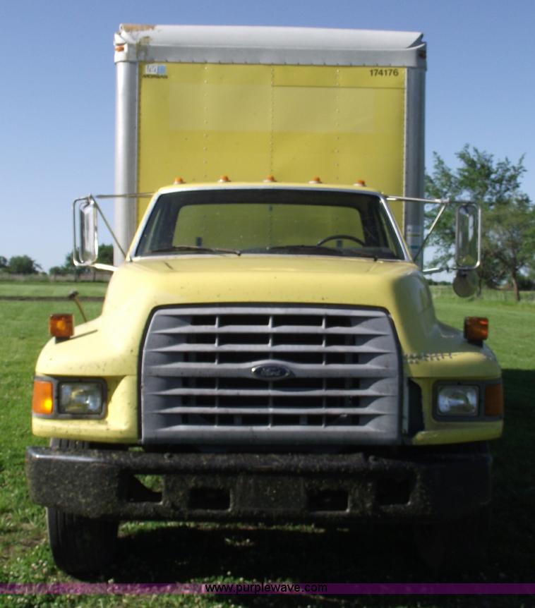 image for item 5587 1998 Ford F700 box truck
