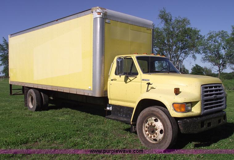image for item 5587 1998 Ford F700 box truck