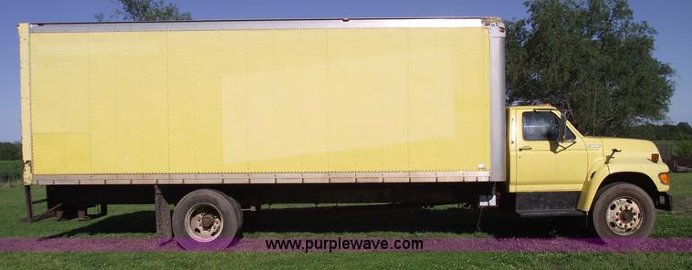 image for item 5587 1998 Ford F700 box truck