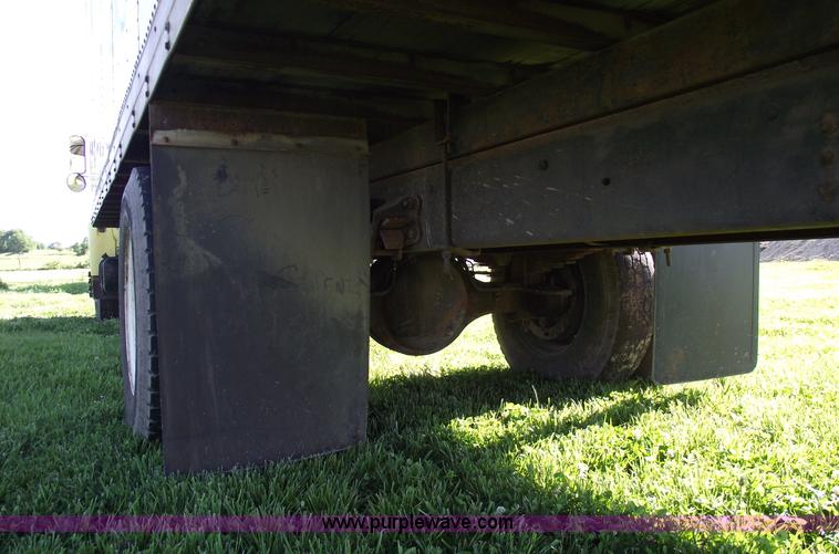 image for item 5587 1998 Ford F700 box truck