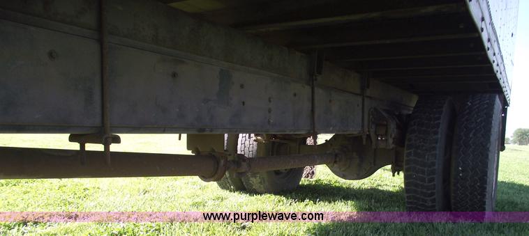 image for item 5587 1998 Ford F700 box truck