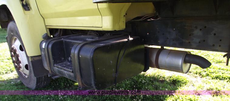 image for item 5587 1998 Ford F700 box truck