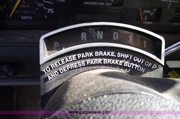 image for item 5587 1998 Ford F700 box truck