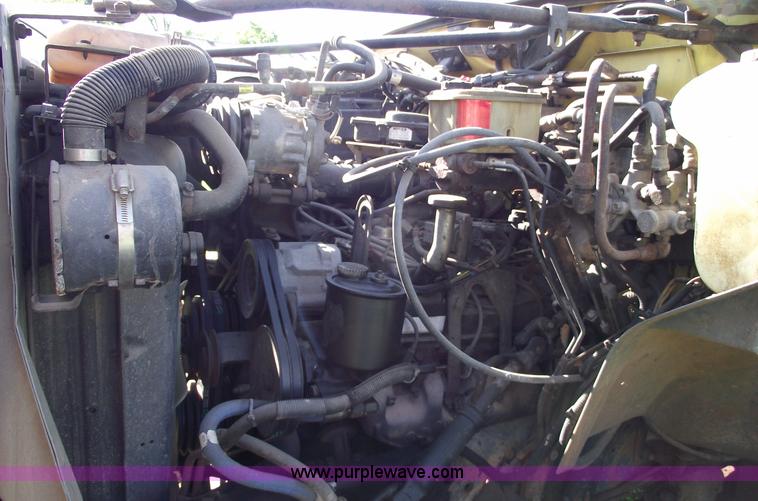 image for item 5587 1998 Ford F700 box truck