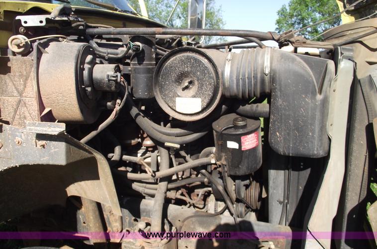 image for item 5587 1998 Ford F700 box truck