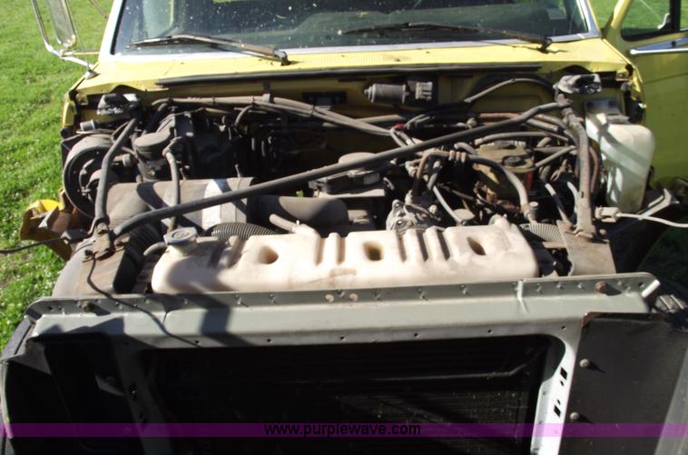 image for item 5587 1998 Ford F700 box truck