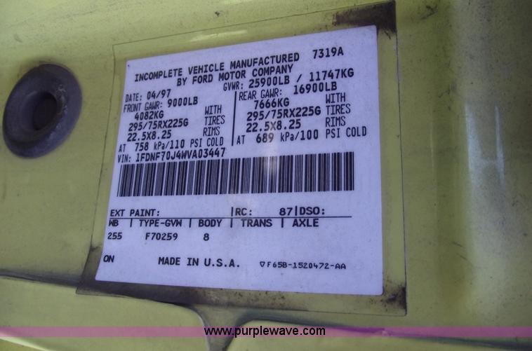 image for item 5587 1998 Ford F700 box truck