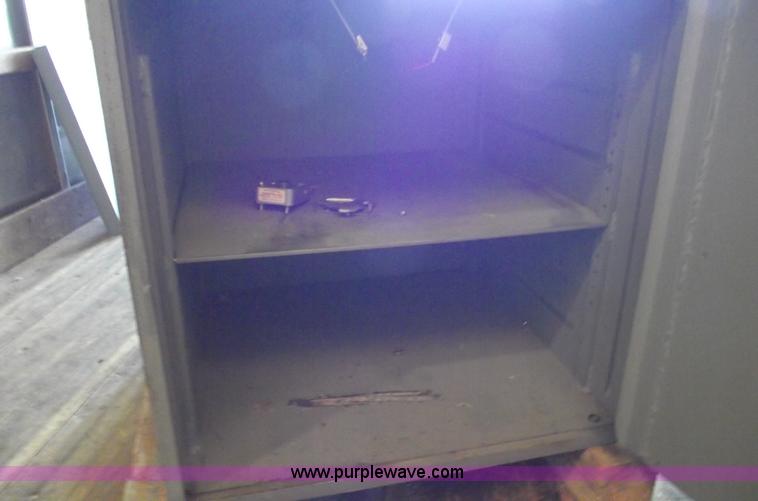 image for item 5589 Diebold cash-guard safe