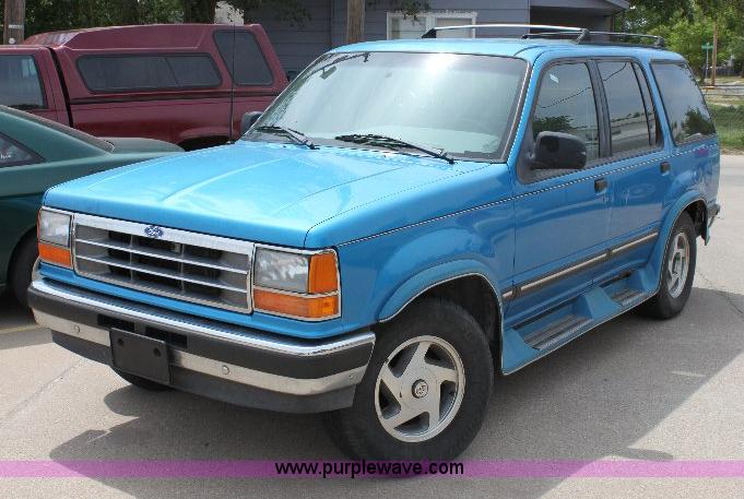 image for item 6868 1993 Ford Explorer SUV