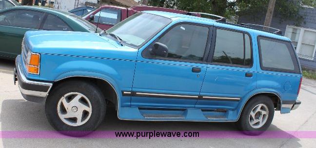 image for item 6868 1993 Ford Explorer SUV