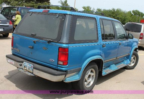 image for item 6868 1993 Ford Explorer SUV