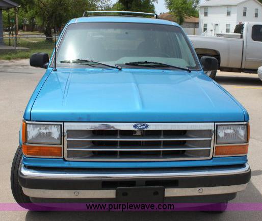 image for item 6868 1993 Ford Explorer SUV