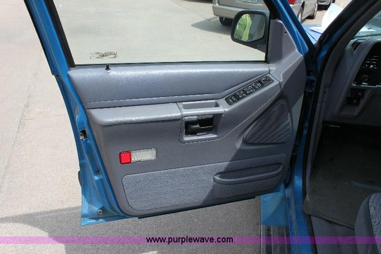 image for item 6868 1993 Ford Explorer SUV