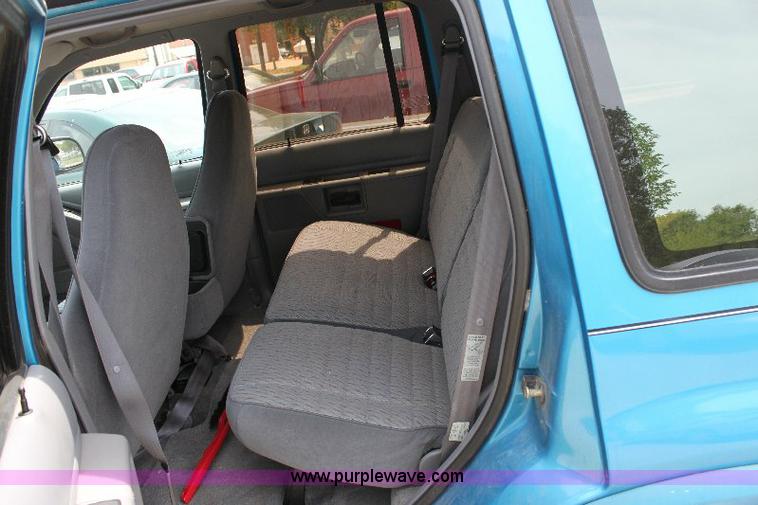 image for item 6868 1993 Ford Explorer SUV