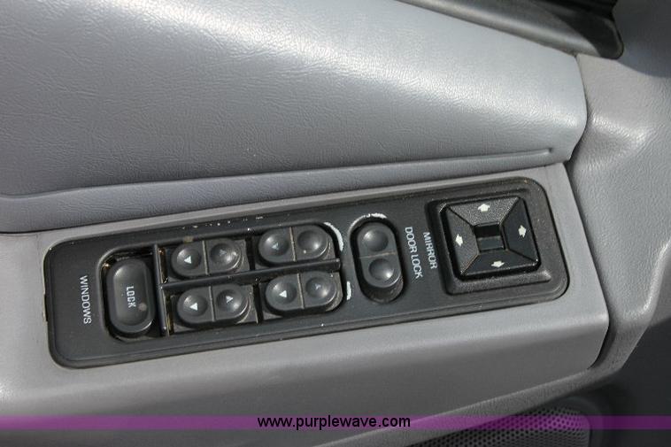 image for item 6868 1993 Ford Explorer SUV