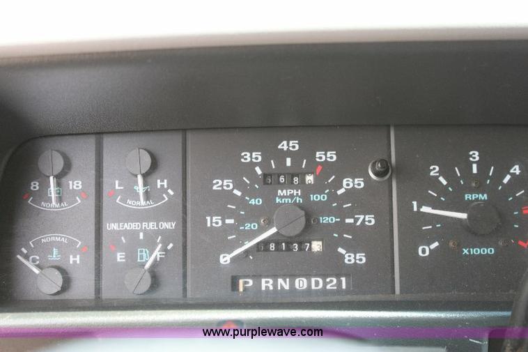 image for item 6868 1993 Ford Explorer SUV