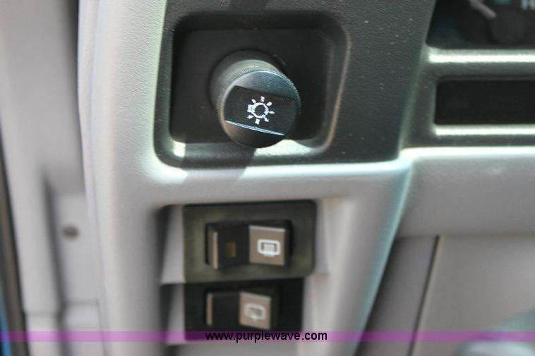 image for item 6868 1993 Ford Explorer SUV