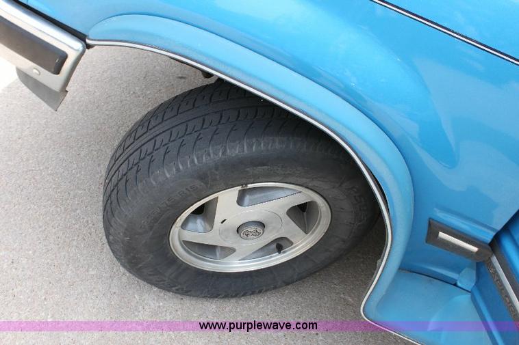 image for item 6868 1993 Ford Explorer SUV