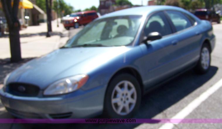 image for item 7302 2006 Ford Taurus SE