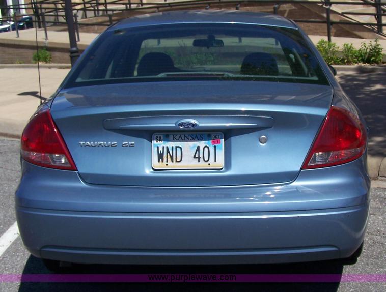 image for item 7302 2006 Ford Taurus SE