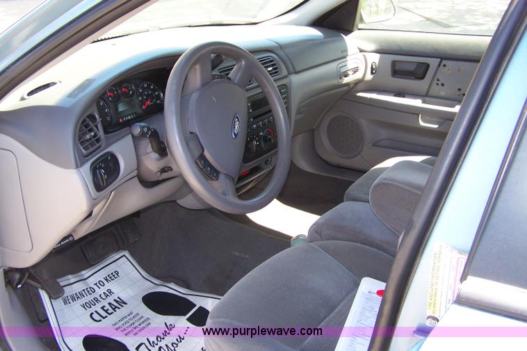 image for item 7302 2006 Ford Taurus SE