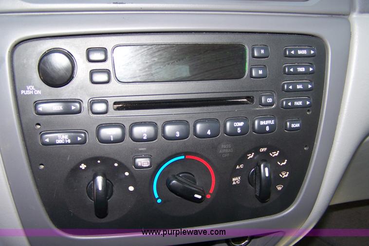 image for item 7302 2006 Ford Taurus SE