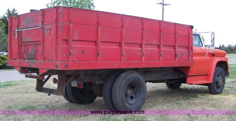 image for item 7377 1965 Chevrolet 60 grain truck