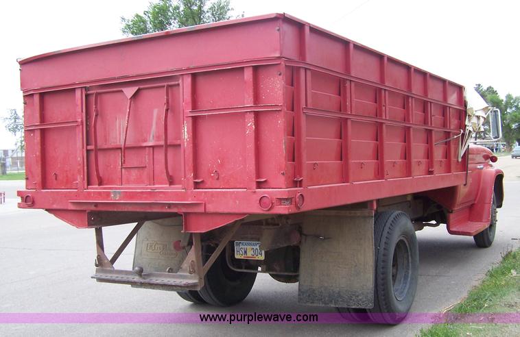 image for item 7382 1960 Chevrolet Viking grain truck