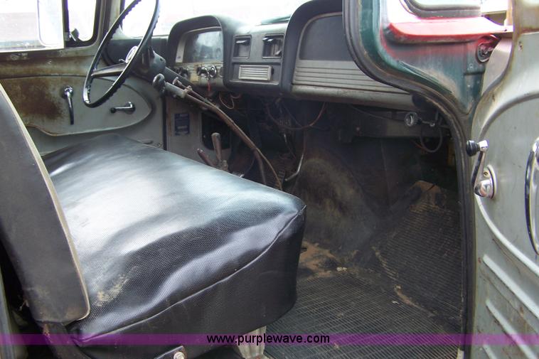 image for item 7382 1960 Chevrolet Viking grain truck