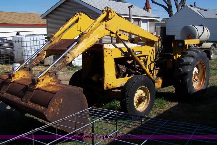 image for item 7421 International 3444 tractor