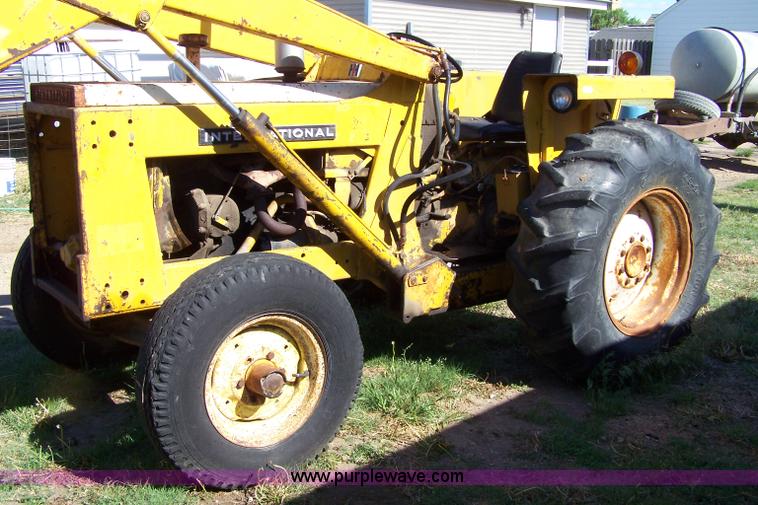 image for item 7421 International 3444 tractor