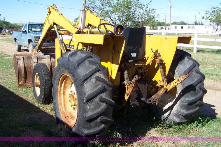 image for item 7421 International 3444 tractor