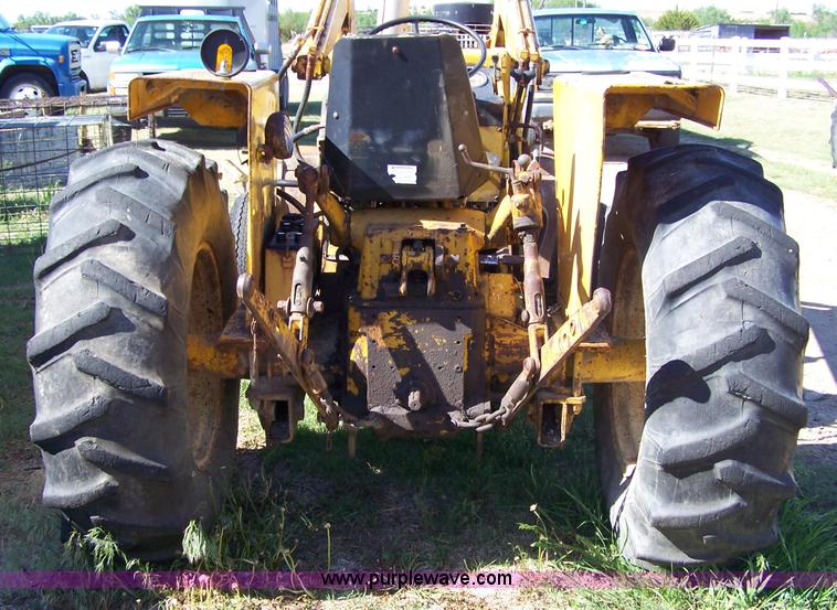 image for item 7421 International 3444 tractor