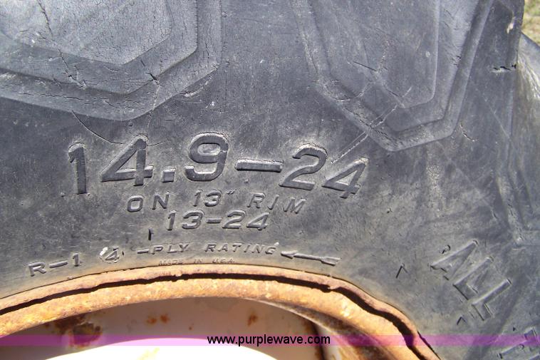 image for item 7421 International 3444 tractor