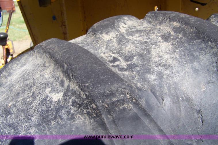 image for item 7421 International 3444 tractor