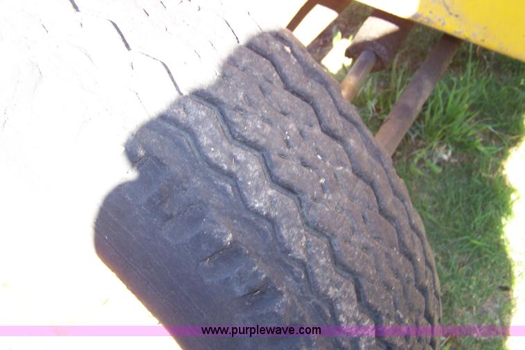 image for item 7421 International 3444 tractor