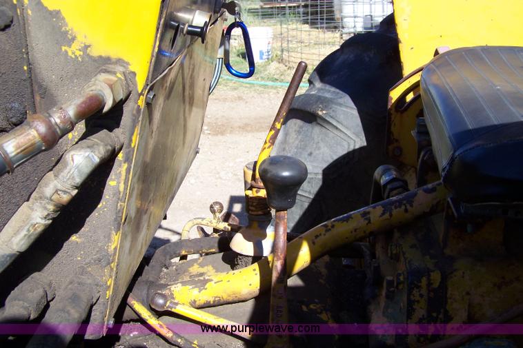 image for item 7421 International 3444 tractor