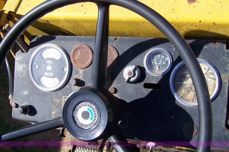 image for item 7421 International 3444 tractor