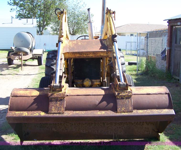 image for item 7421 International 3444 tractor