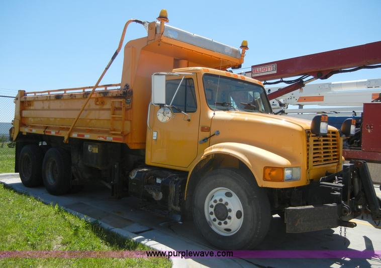 image for item 2354 1999 International 4900 dump truck
