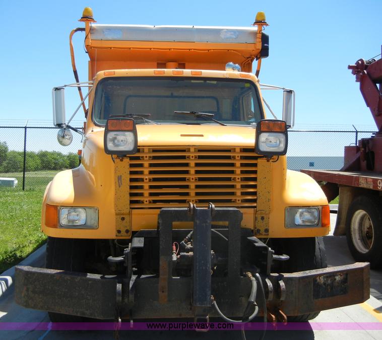 image for item 2354 1999 International 4900 dump truck