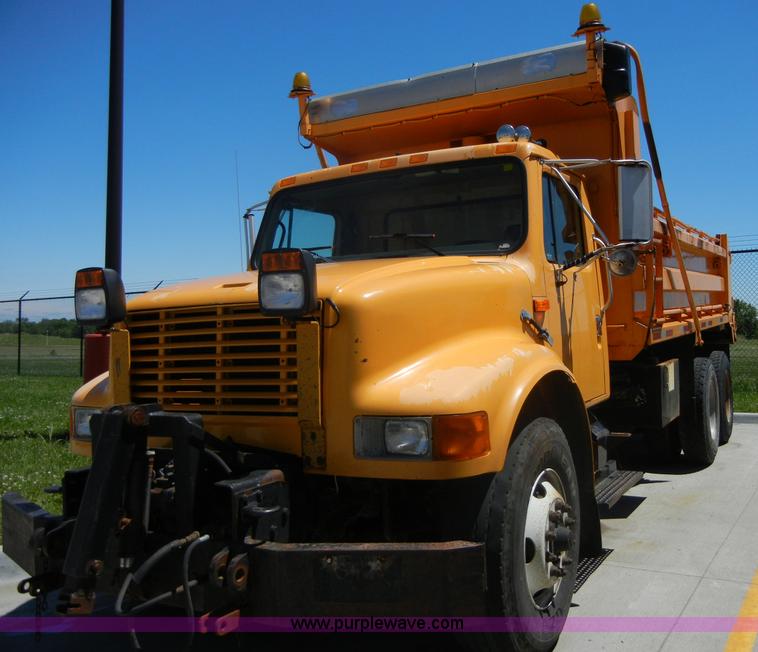 image for item 2354 1999 International 4900 dump truck